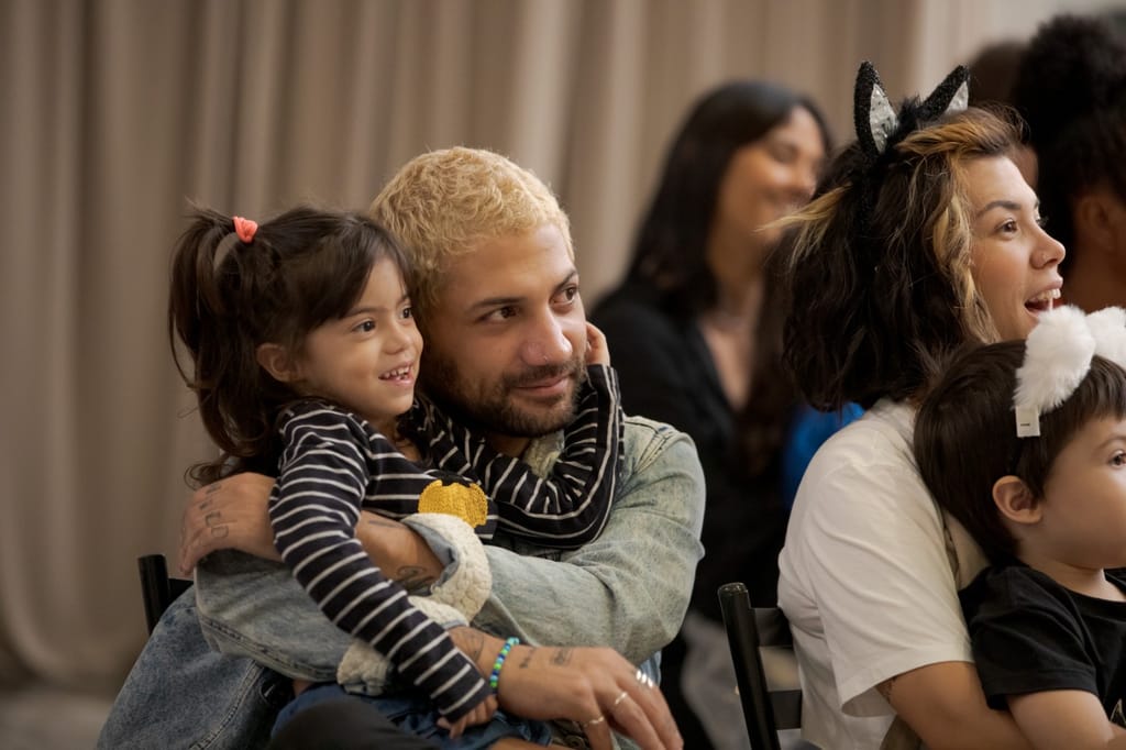 Crianças e famílias na plateia do AMMA Circo Show, no FILO 2026