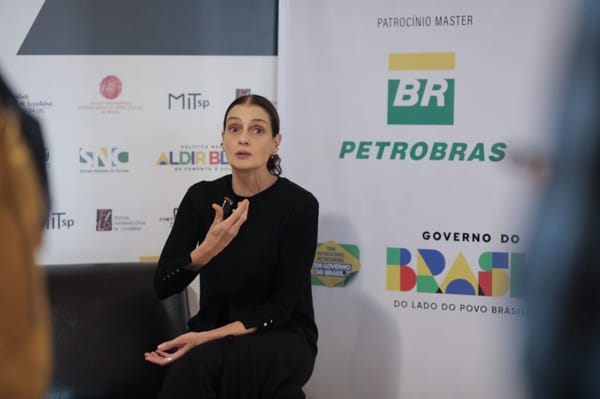 Em coletiva, Denise Fraga exalta a longevidade do FILO