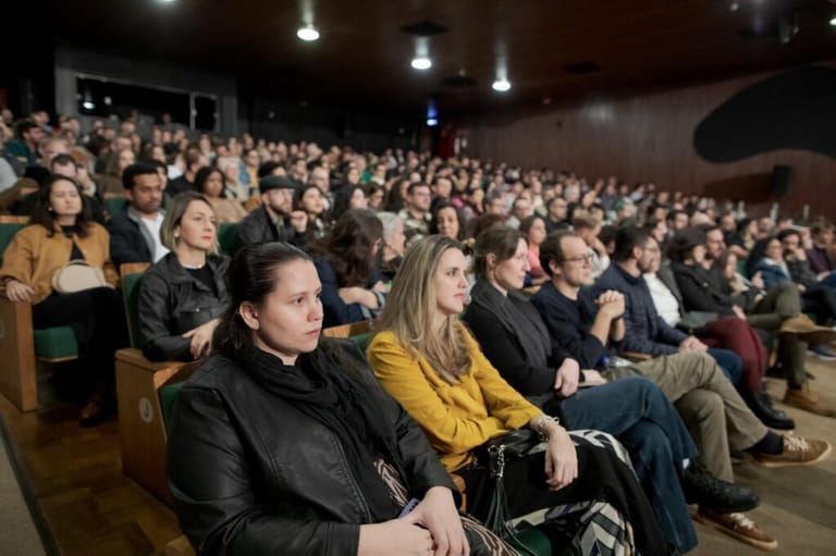 Casa cheia na abertura do FILO 2026